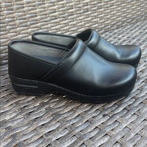 DANSKO- professional XP WATER RESISTANT CLOGS  WOMANS 39